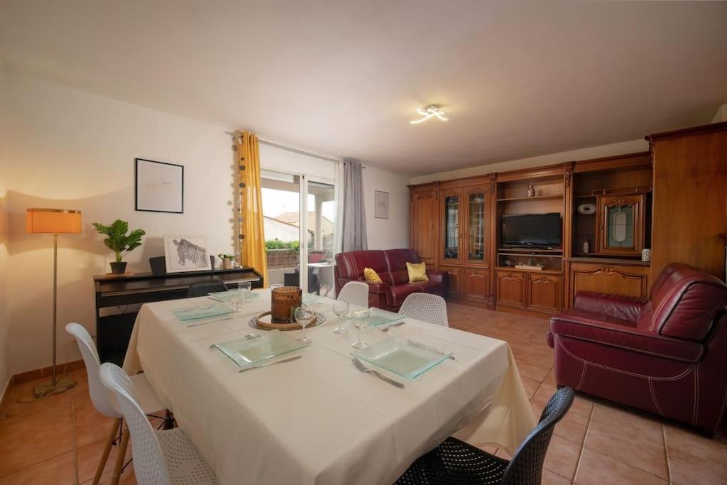 Appartement Tout Equipe Terrasse Et Parking Prive マルセイユ エクステリア 写真